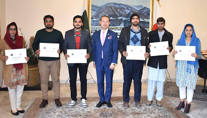 Ambassador-designate of Japan to Pakistan Akamatsu Shuichi (centre) in a group photo with students who will be visiting Japan from December 10 to 17, 2024 under the JENESYS (Japan-East Asia Network of Exchange for Students and Youths) program image released on December 9, 2024. — INP