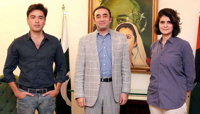 President of the non-profit Zindagi Trust and singer, Shehzad Roy (left)  pictured with Chairman Pakistan Peoples Party Bilawal Bhutto Zardari (centre) at the Bilawal House on November 09, 2024. — NNI