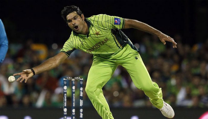 Pakistans Mohammad Irfan stretches to field a ball during the Cricket World Cup match against Zimbabwe at the Gabba in Brisbane March 1, 2015. — Reuters