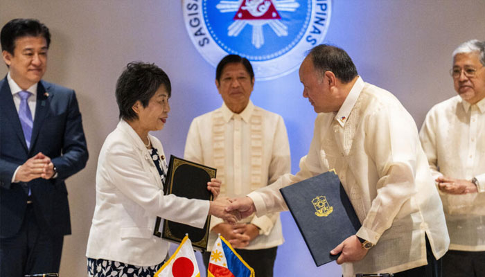 Japans Foreign Minister Yoko Kamikawa (left) and Philippine Defence Minister Gilberto Teodoro shake hands after signing a key defence pact at the Malacanang Palace in Manila. — APF/File