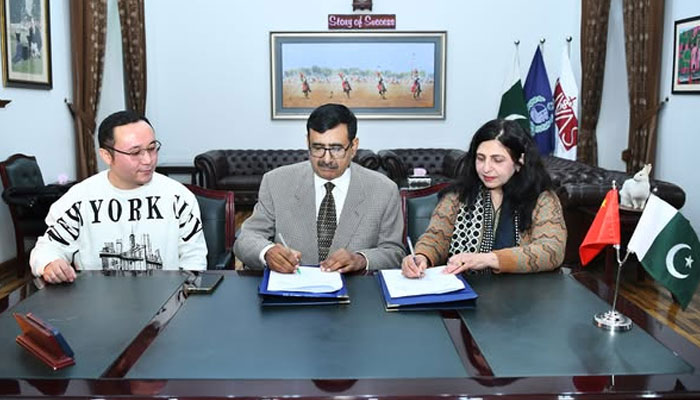 The image shows signing ceremony between University of Veterinary and Animal Sciences (UVAS) and with Longer Jinhua Industrial Private Limited China, on Dec 26, 2024. — Facebook@UVASPakistan