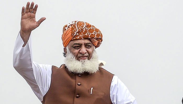 JUI-F chief Maulana Fazlur Rehman waves hand to public during the rally. — Screengrab via YouTube/Geo News/File