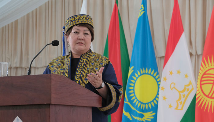 Visiting Kyrgyz Minister of Education and Science Dogdurkul Kendirbaeva.— ucentralasia.org/File