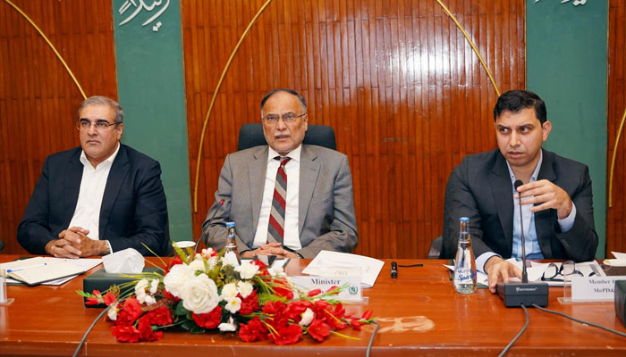 Federal Minister for Planning, Development & Special Initiatives, Ahsan Iqbal, chairs a high-level meeting to discuss the operationalisation of Gwadar Port here in Islamabad on January 14, 2025. — PID
