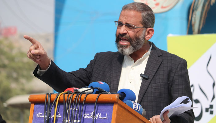 Jamaat-e-Islami (JI) Karachi emir Monem Zafar addressing a protest in front of the Board of Intermediate Education Karachi, North Nazimabad on January 16,2025. — Facebook@Monemzafar