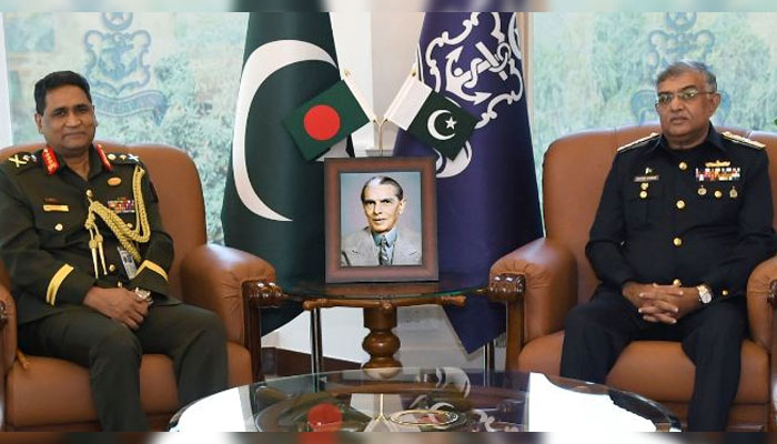 Principal Staff Officer (PSO) of the Armed Forces Division of Bangladesh, Lieutenant General SM Kamrul Hassan, (left) and Pakistans Chief of the Naval Staff, Admiral Naveed Ashraf on January 17, 2025.— PID