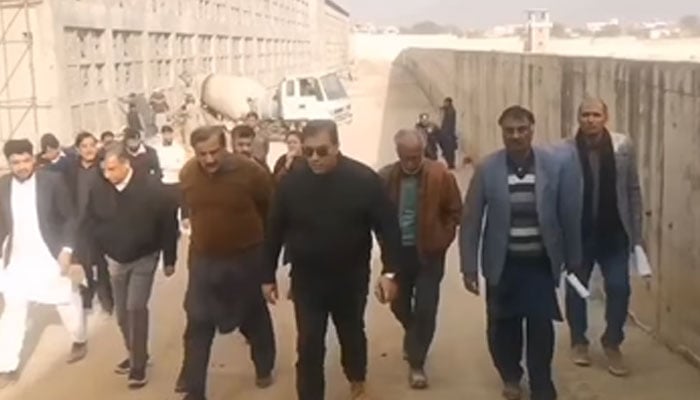 Chairman CDA, Muhammad Ali Randhawa,(centre) seen amid his visit to the Islamabad Model Jail on January 18, 2025. — Facebook@cda.isb.pk