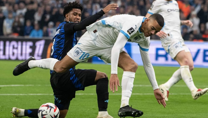 Marseille’s Mason Greenwood (left) and Strasbourg’s Andrey Santos vie for the ball during Sunday’s Ligue 1 match at Stade Velodrome in Marseille. —AFP/File