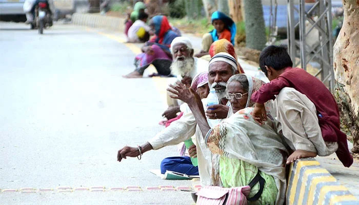A representational image showing beggars sitting on the roadside in Qasimabad on July 17, 2021. — APP