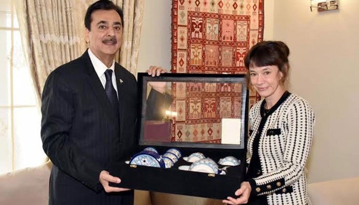 Chairman Senate Syed Yousaf Raza Gilani receiving a gift from Ambassador of Sweden Alexandra Cannell Berg von Linde on January 21, 2025. — Facebook@YRGillani