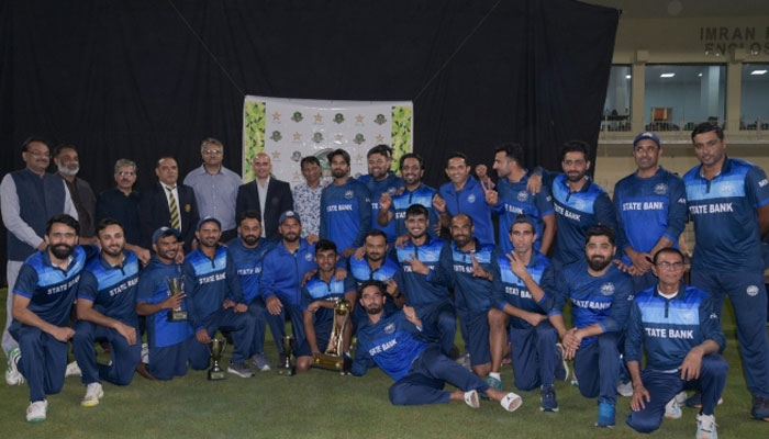 State Bank Team posing for the photo after defeating SNGPL. — PCB/File