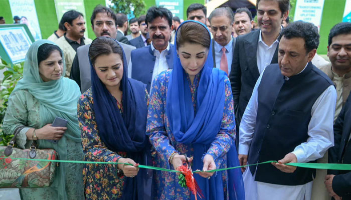 Punjab CM Maryam Nawaz cuts ribbon at the launch of Apni Chhat, Apna Ghar sceheme. — Radio Pakistan/File