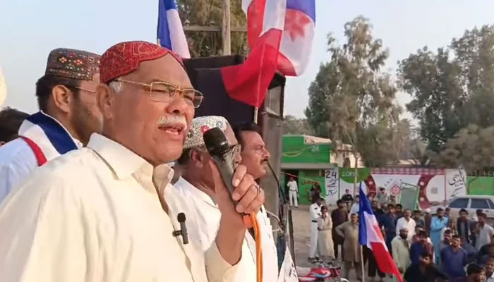 Sindh Taraqqi Pasand Party (STP)  Chairman Dr Qadir Magsi addresses the protesters on October 30, 2024. — Screengrab via Facebook@drqadirmagsi