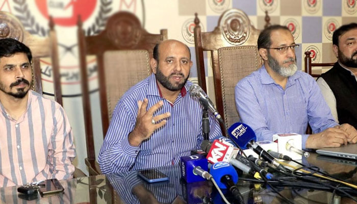 FAPUASA’s President Dr Amjad Abbas Magsi (centre), addresses media persons during a press conference on August 22, 2024. — PPI