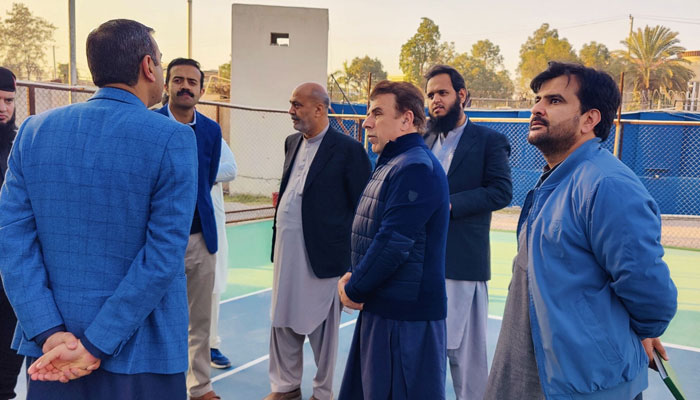 Commissioner, Peshawar Division, Riaz Khan Mahsud (2nd right) being briefed about the projects under the Peshawar Uplift Programme on January 28, 2025. — Facebook@Commissioner Peshawar Division, Peshawar
