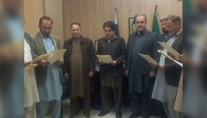 Advisor to the CM Khyber Pakhtunkhwa on Information and Public Relations Barrister Muhammad Ali Saif (centre) administers the oath to the newly elected office-bearers of the Lower Chitral Press Club on January 29, 2025. — Screengrab via Facebook@BarristerDrSaif