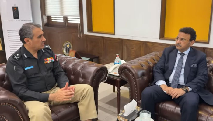 Sindh Home Minister Ziaul Hassan Lanjar (right) in a meeting with Sindh police chief Ghulam Nabi Memon during his visit to the Central Police Office (CPO) on January 29, 2025. — Screengrab via Facebook@sindhpolicedmc