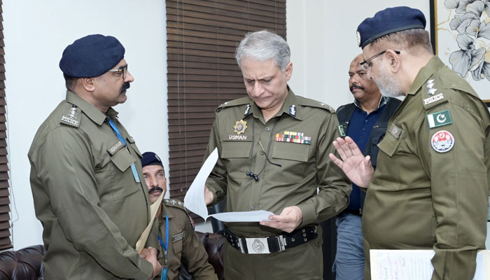 Inspector General Police (IGP) Punjab Dr Usman Anwar meets with police employees in this image. — punjabpolice.punjab.gov.pk/File