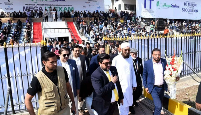 Governor Sindh, Kamran Tessori (centre) visiting the Entry Test for Information Technology (IT) Courses under the supervision of Saylani Welfare International Trust at Abdul Sattar Edhi Hockey Stadium in Karachi on February 2, 2025. — PPI