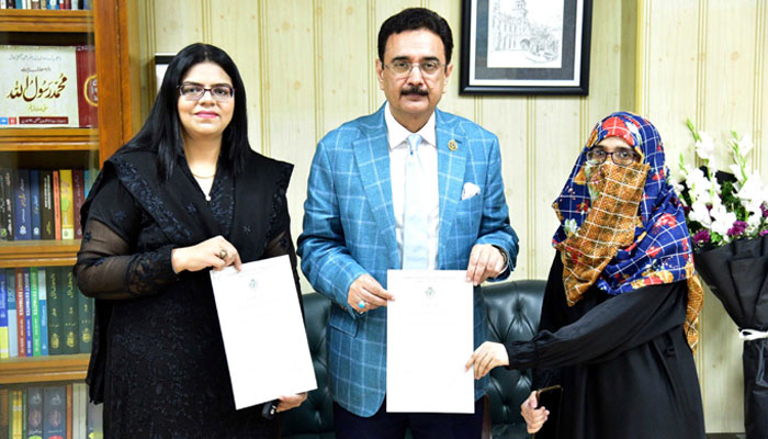 Faculty members Dr Maliha Uroos (left) and Dr Sadia Naz (right) from the School of Chemistry, Punjab University, pictured with Punjab University Vice Chancellor Prof Dr Muhammad Ali in this image, released on February 4, 2025. — pu.edu.pk