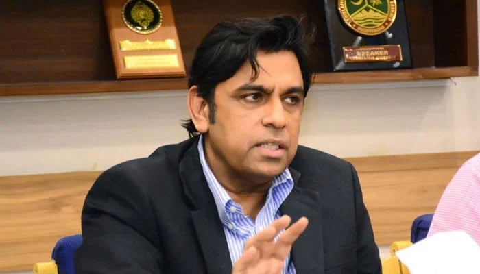 Sindh Chief Secretary Syed Asif Hyder Shah gestures as he speaks in a meeting on September 24, 2024. — Facebook@chiefsecretarysindh