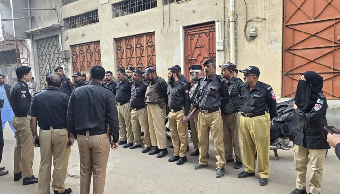 This image shows police officers interacting with personnel in Karachi on February 3, 2025. — Facebook@KarachiPoliceOfficial