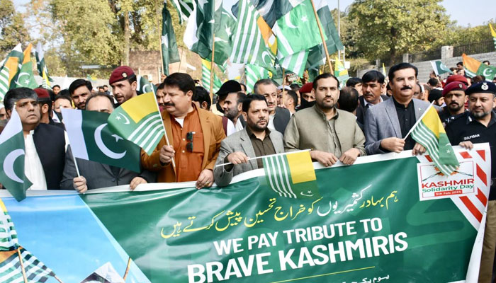 Participants hold a rally to express solidarity with the people of Indian-occupied Jammu and Kashmir (IOJK) and condemn the brutality of the Indian Army in Kashmir on the occasion of Kashmir Solidarity Day led by Khyber Pakhtunkhwa Governor Faisal Karim Kundi (2nd right) in Peshawar on February 5, 2025. — PPI