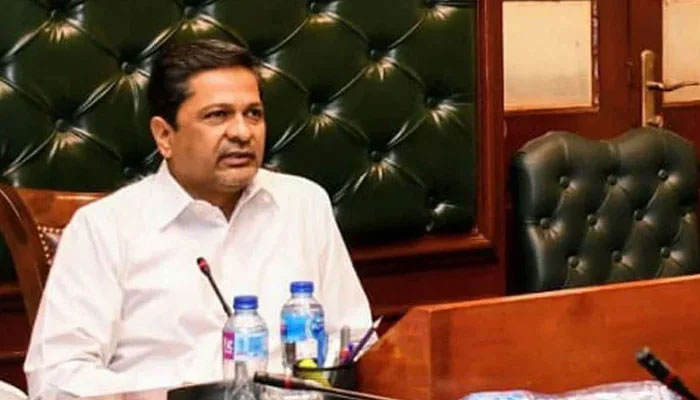 Karachi Commissioner Syed Hasan Naqvi chairs a meeting in Karachi on May 7, 2024. — X@CommissionerKhi