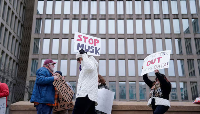 People gather to protest outside the Office of Personnel Management (OPM) headquarters after the Elon Musk-led Department of Government Efficiency (DOGE) was charged with oversight of OPM, in Washington, U.S. February 2, 2025. — Reuters/File