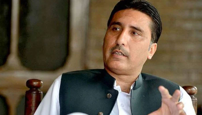 PMLN leader Arbab Khizar Hayat gestures while speaking in an interview. — APP/File