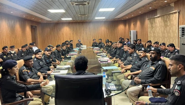 This representational image shows the Sindh police in a meeting. — sindhpolice.gov.pk/File