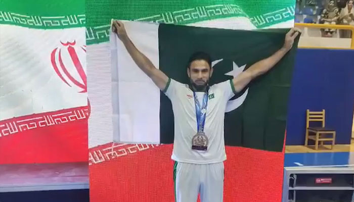 Pakistan Armys Havaldar Maqbool Ahmed posing for photo after winning Bronze Medal in World Bodybuilding and Fitness Challenge Championship. — Radio Pakistan/File