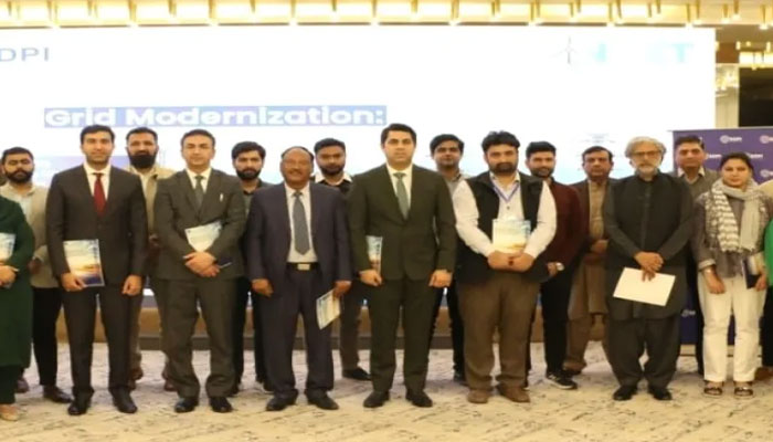 Participants pose for a photo at a policy dialogue organised by the Sustainable Development Policy Institute (SDPI) under the auspices of the Green CPEC Alliance on February 18, 2025. — INP