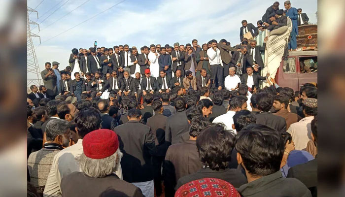 Lawyers block the road as they protest demonstrations against the high handedness of police on February 7, 2025. — PPI