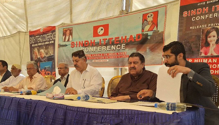 GDA leader Sardar Abdul Rahim (2nd right) and Jeay Sindh Mahaz’s Riaz Chandio (3rd right) attend the Sindh Ittehad Conference on February 20, 2025. — Facebook@she.raz.169067