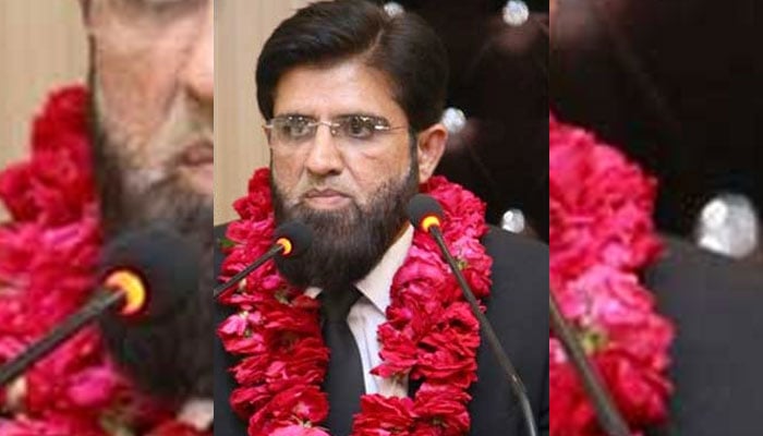 Malik Asif Niswana of the Professional Group, led by Hamid Khan.— Facebook@irfanhayat.bajwa/File