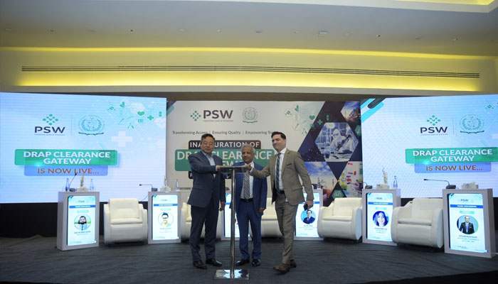 An image of ceremony of PSW and the DRAP launching the DRAP Clearance Gateway on February 25, 2025. — Facebook@pakistansinglewindow