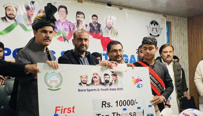 MPA and District Development Advisory Committee Chairman Khyber, Abdul Ghani Afridi (left) gives a cheque to a player during the Bara Sports and Youth Gala 2025 closing ceremony on February 27, 2025. — Facebook@AbdulGhaniAfridiPTI