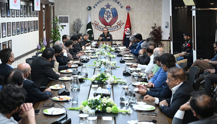 Sindh police chief Ghulam Nabi Memon in a meting with a delegation of the Overseas Investors Chamber of Commerce and Industries Karachi at the Central Police Office (CPO) on February 27, 2025. — Facebook@sindhpolicedmc