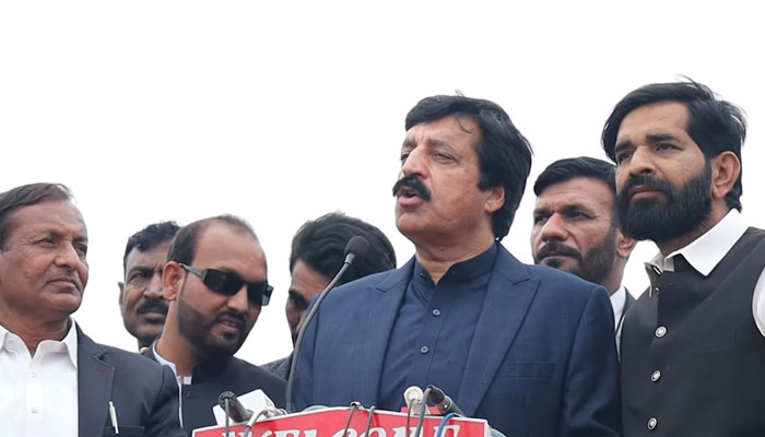 Punjab Governor Sardar Saleem Haider Khan addresses a public gathering at Chiniot More on February 27, 2025. — Screengrab via Facebook@sardarsaleemhaidergroup