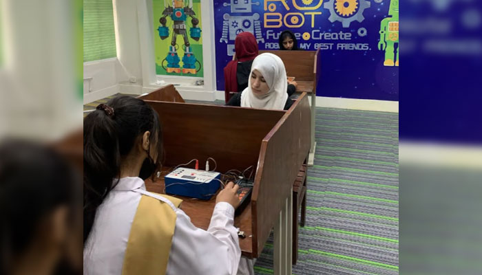 Students are busy in the Robotic Lab on February 28, 2025. — Screengrab via Facebook@mofept