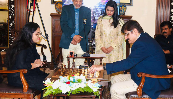 Sindh Chief Minister Syed Murad Ali Shah plays a chess match against Pakistan’s Under-18 National Chess Champion, Mehak Maqbool. Minister for Education Syed Sardar Shah is present to witness the match on March 1st, 2025. — Facebook@OfficialGoS