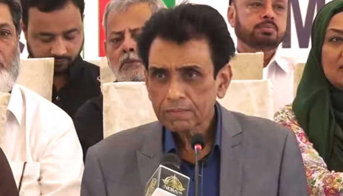 MQM-P President Dr Khalid Maqbool Siddiqui speaks to media persons. — screengrab via YouTube@Geo News