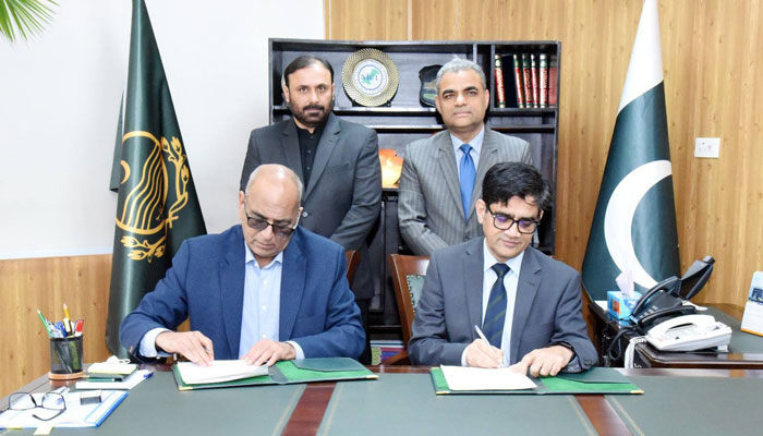Minister for Minerals, Sher Ali Gorchani (2nd left), witnesses the signing of the MOU between the Punjab Department of Minerals and the Geological Survey of Pakistan (GSP) on March 3, 2025. — Facebook@Sheri.GorchaniOfficial