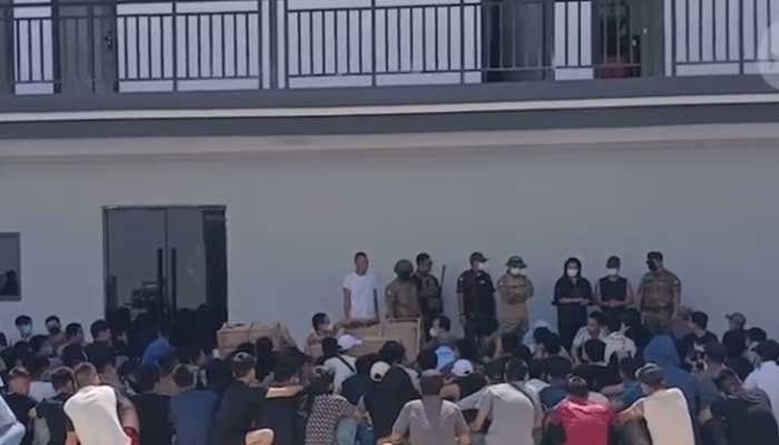 Stranded Pakistanis at Myanmar-Thailand border can be seen in this screengrab. — Reporter/Irfan Siddiqui/File