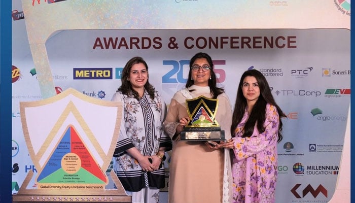 CEO of Abacus, Fatima Asad(centre) holding award, February 28, 2025. — Facebook@bacusGlobal