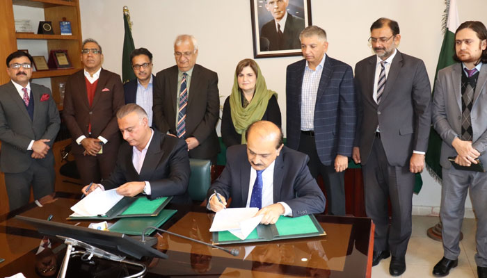 MOU signing ceremony between the Ministry of Federal Education and Khan Academy on March 4, 2025. — X@khanacademy_pk