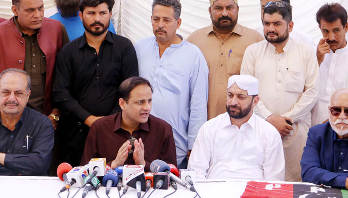 Karachi Mayor Barrister Murtaza Wahab (centre left) talks to media personnel after inaugurating the Shaheed Mohtrama Benazir Bhutto Family Park on March 5, 2025. — APP