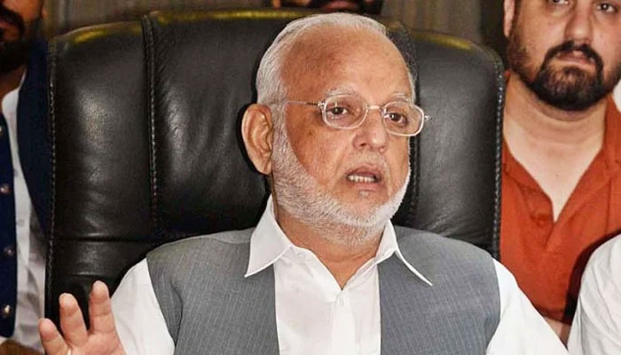 PTI Senator Ijaz Chaudhry addressing a press conference in Lahore on July 26. — APP