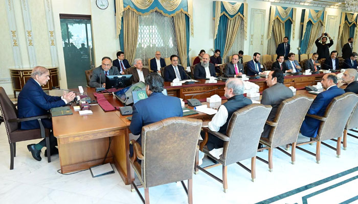 Prime Minister Shehbaz Sharif meets a delegation of leading businessmen in Islamabad on March 7, 2025. — PID